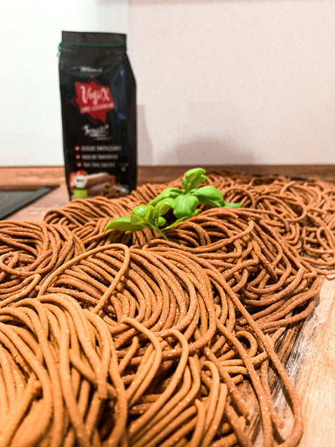 Selbstgemachte Nudeln & Pasta mit Bio Tomatenpulver