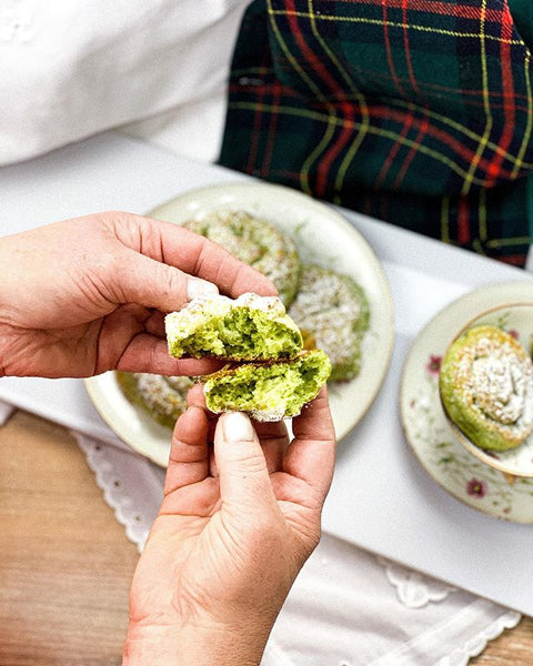 Grüne Lemon Court Scones mit Bio Spinatpulver